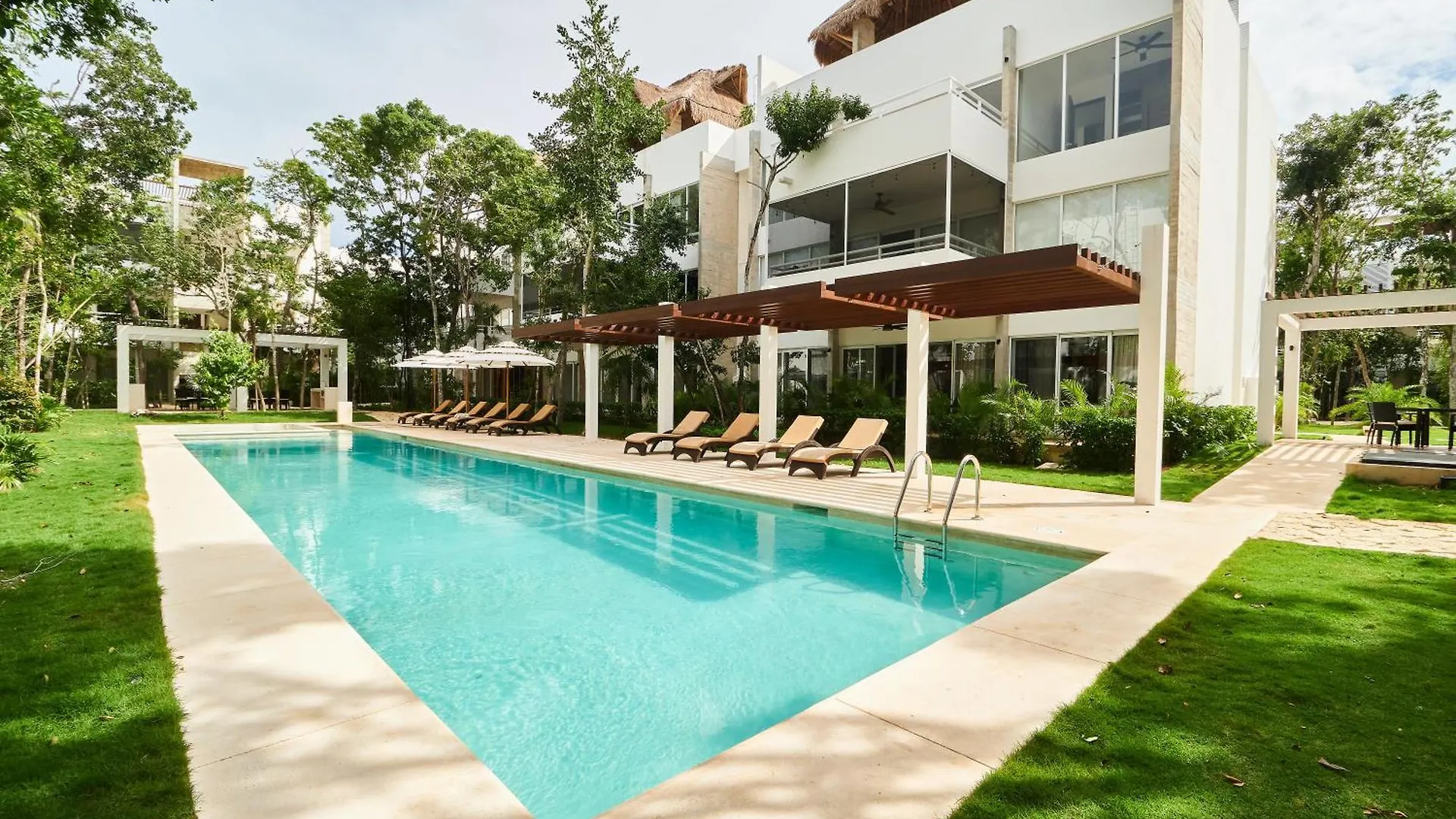 Premium Apartment With Pools, Gym, Yoga Deck & Bbq Grill In Gated Condominium Tulum