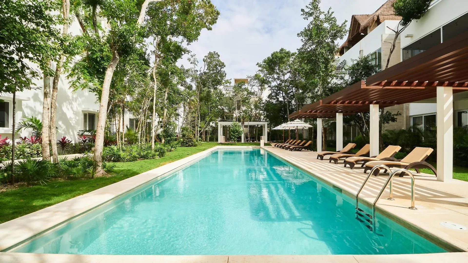 Premium Apartment With Pools, Gym, Yoga Deck & Bbq Grill In Gated Condominium Tulum