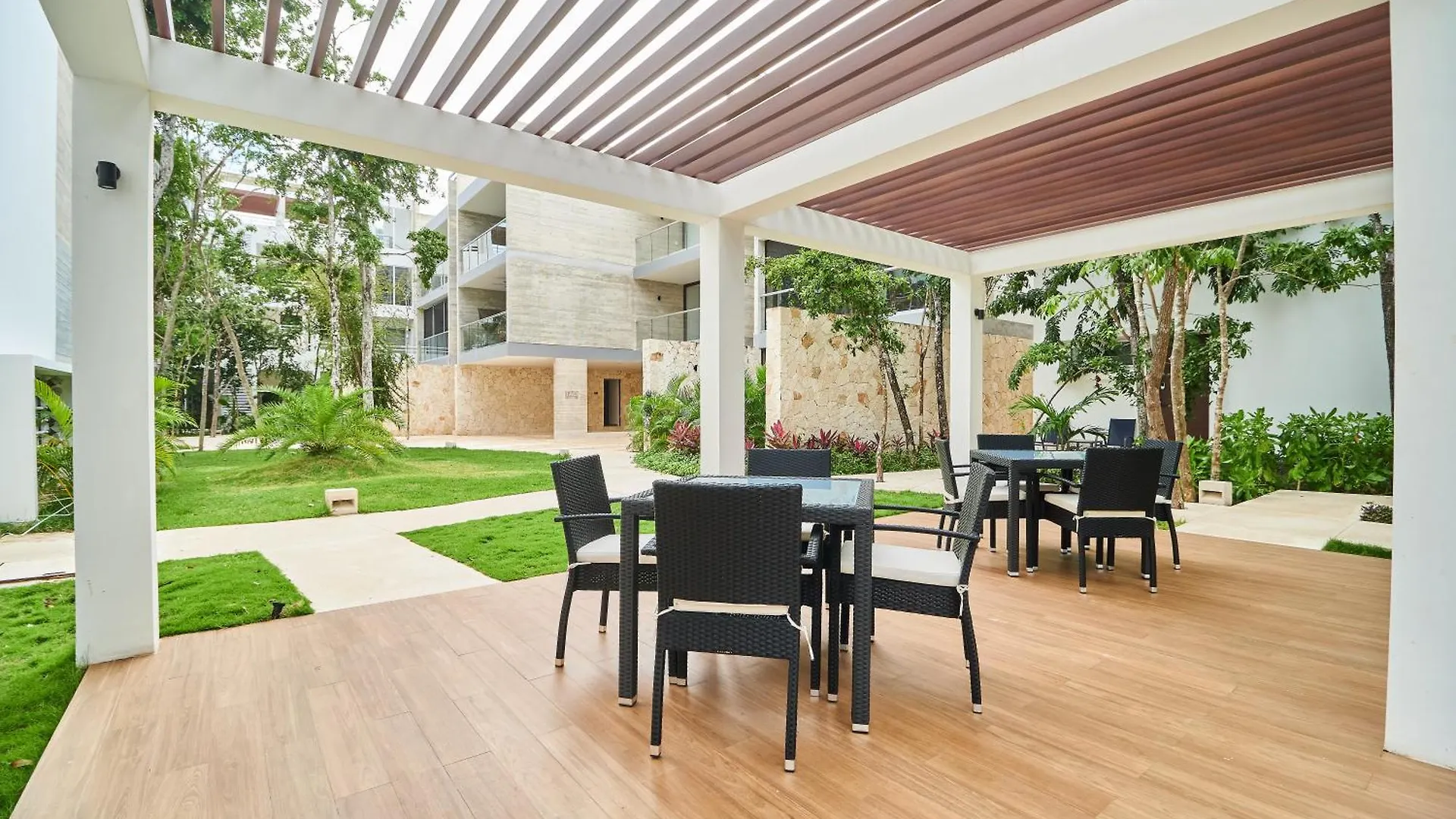 Premium Apartment With Pools, Gym, Yoga Deck & Bbq Grill In Gated Condominium Tulum